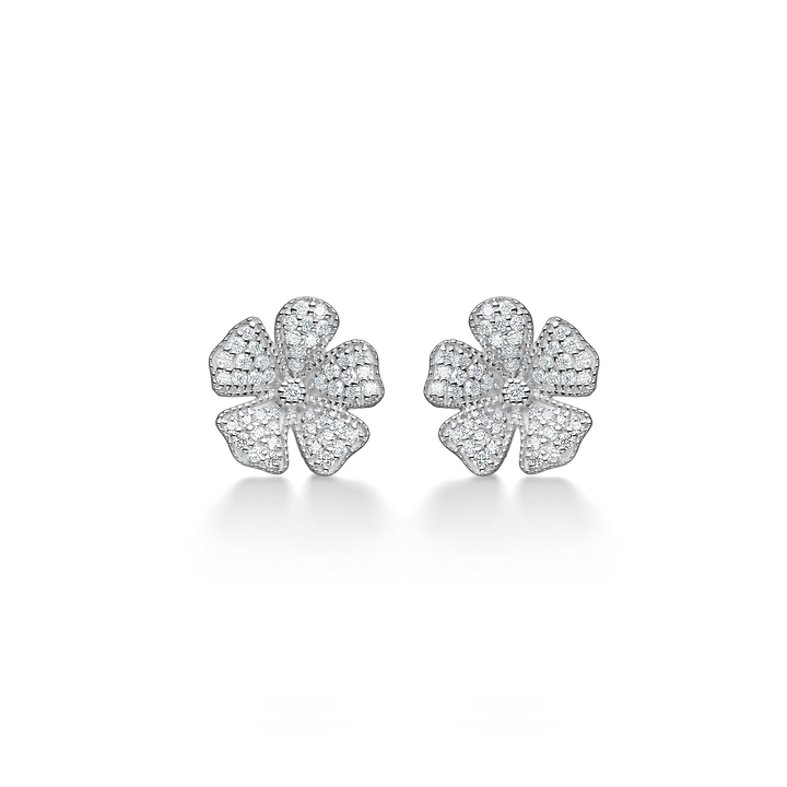 Blomörhängen i silverfärg med klara stenar, framifrån av detaljerad smyckedesign.
