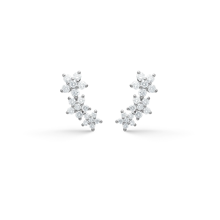 Silver örhängen med blommönster och gnistrande vita stenar, framifrån