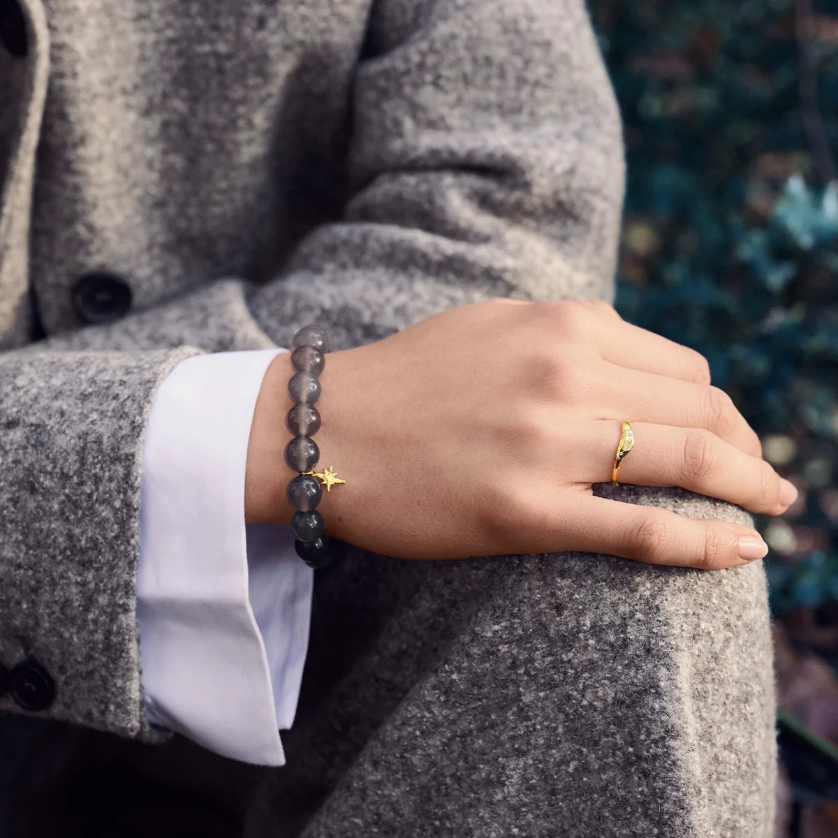 Maanesten Elio Guldpläterat Armband med Grå Agat – 8707A