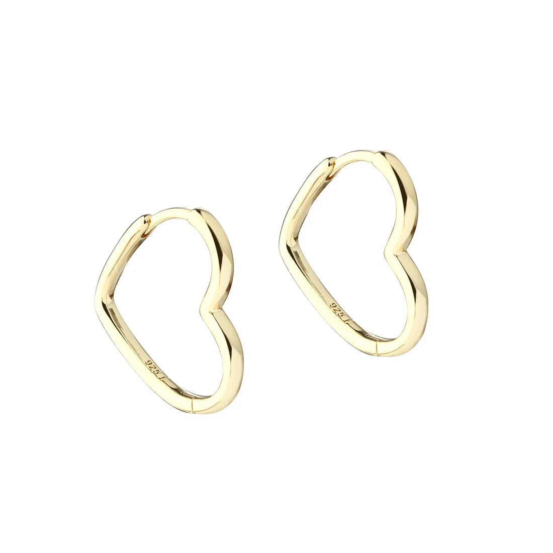 Hjärtformade örhängen i guldfärgad metall, framifrån, enkel och elegant design