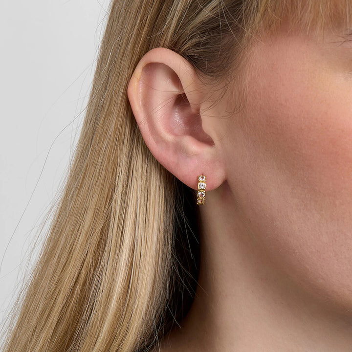 Studio Z Elera Small Hoops – Förgyllda creoler med zirkonia 