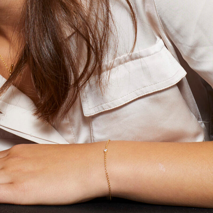 Alura Copenhagen Embrace Armband – Förgyllt armband med zirkonia 