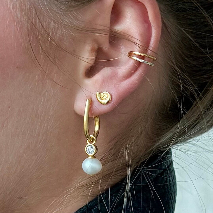 Alura Copenhagen Grace Ear Cuff – Guldpläterad ear cuff med zirkonia 