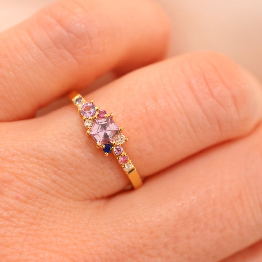 Anpé atelier varnaya kuda ring 18kt guld anpassad