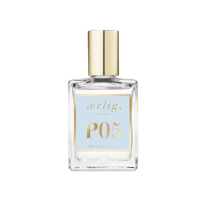ærlig eau de parfum p05 15ml visar en elegant, fyrkantig parfym med gyllene lock och ljusblå etikett. Modell P05-T-1