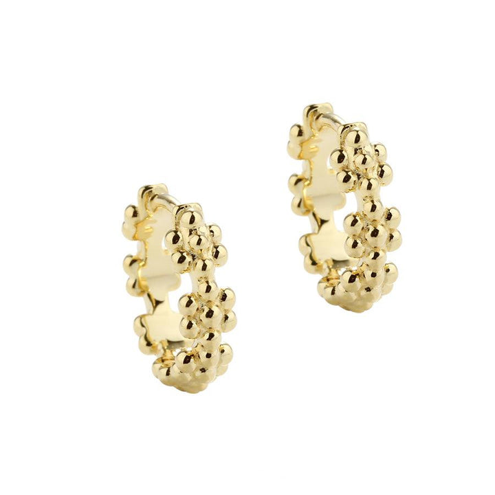 Aqua Dulce Lots of Flowers Hoop Gold Plated 13mm visar två guldpläterade ringar med blomstruktur på en vit bakgrund. Modell 5706-1.