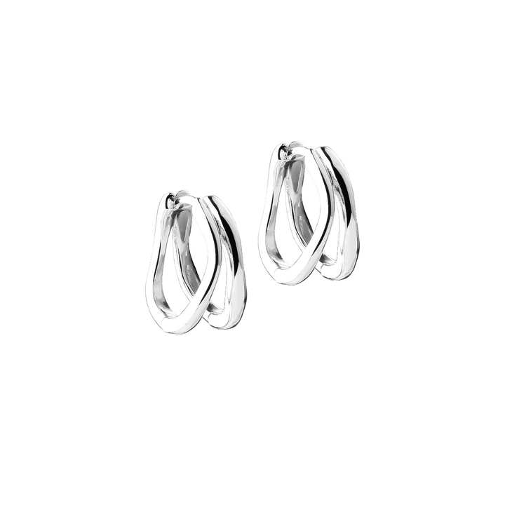 Aqua Dulce Sunella Simple Hoop i silver, blanka, moderna bågar med unik vriden form. Modell 6509-1