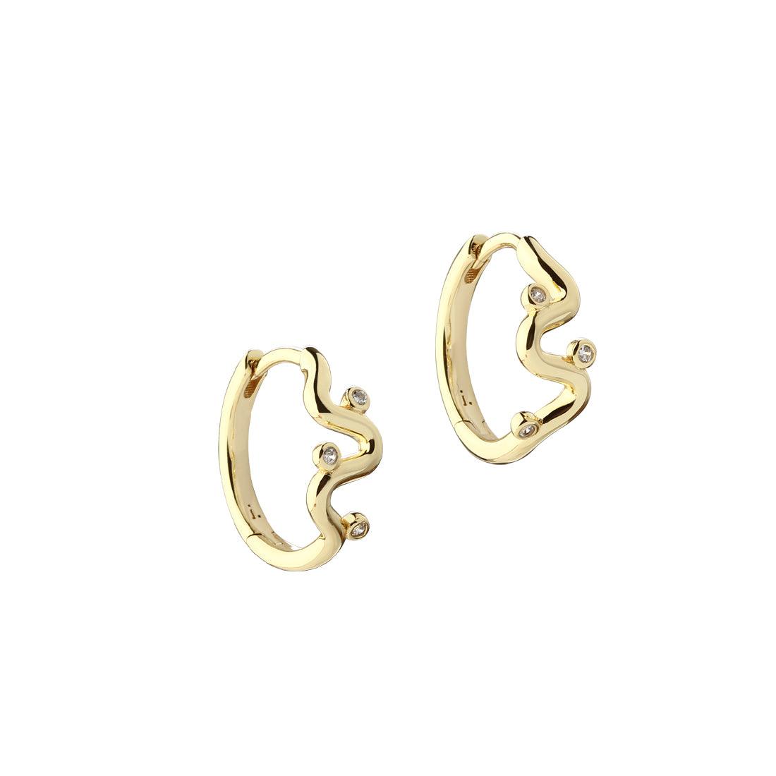 Aqua Dulce Wavy Hoop örhängen i guldpläterat silver med vågig design och små stenar, modell 6214-1.