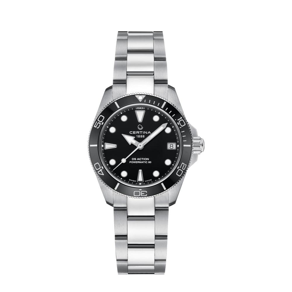 Certina DS Action 34,5 mm Powermatic 80 svart klocka med stålkedja, rund urtavla och svarta detaljer. Modell C0320071105100