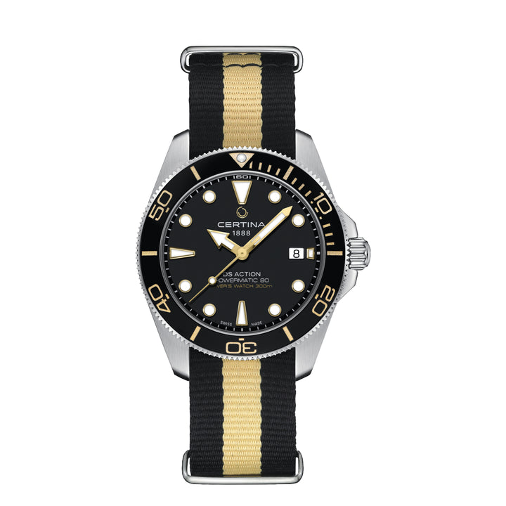 Certina DS Action Diver 40 mm Powermatic 80 nato-rem, svart urtavla med gulddetaljer och svart-beige tygrem. Modell C0484071805101