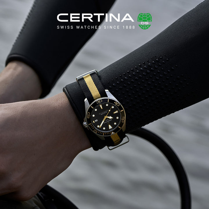 Certina DS Action Diver 40 mm Powermatic 80 på svart-gul NATO-rem sett på handleden, modell C0484071805101