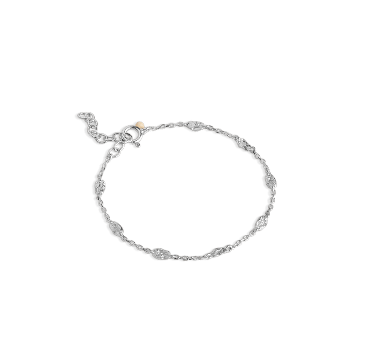 Enamel Kia armband i sterling silver, fin kedja med ovala detaljer, visat på enfärgad bakgrund. Modell B124SM-B124SM-1