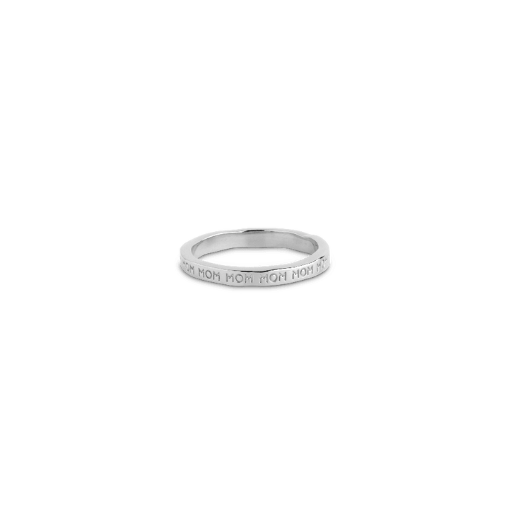 enamel mom sol ring r86s, enkel silverring med prägling 'MOM' på blank yta, modell R86S-001-1