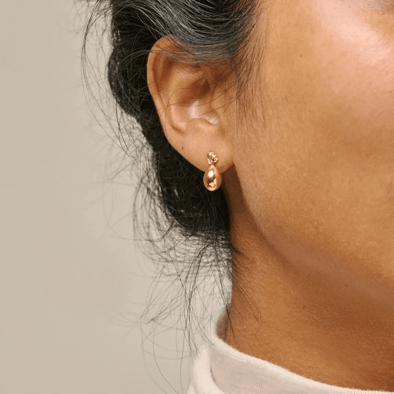Enamel Poe Studs - Forgyldte Ørestikker - E385GM - Øreringe - E385GM