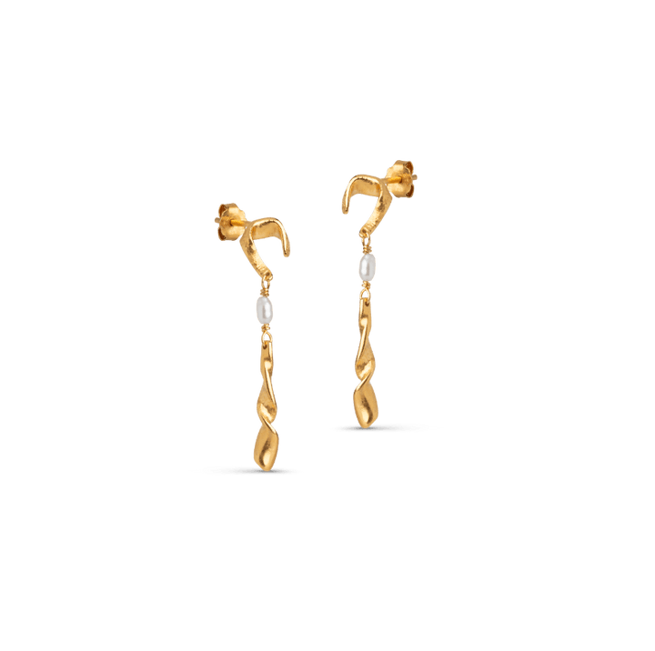 enamel sienna pearls stud örhängen, eleganta gyllene twist design örhängen med vita pärlor, modell e357gm-e357gm-1