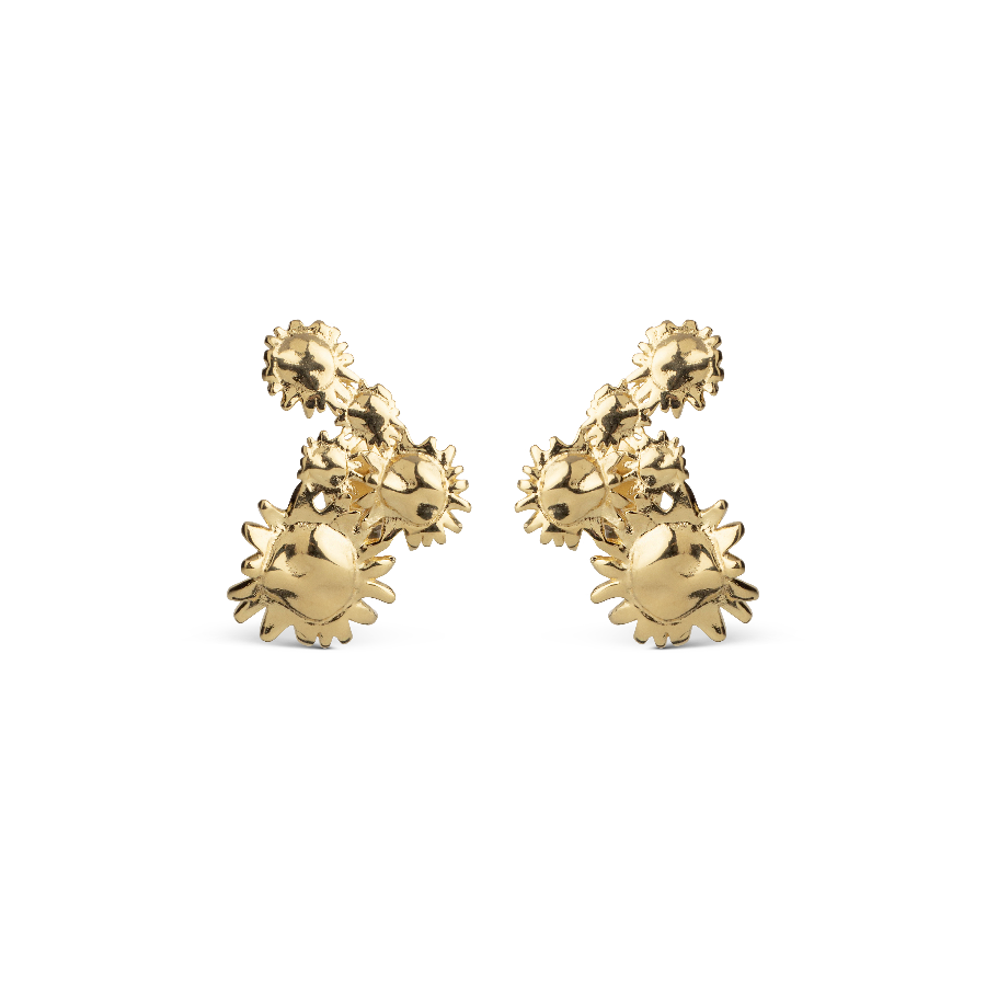 enamel sunshine field stud e417g-1 visar glänsande gyllene dubbar med solformade detaljer, modell e417g-1