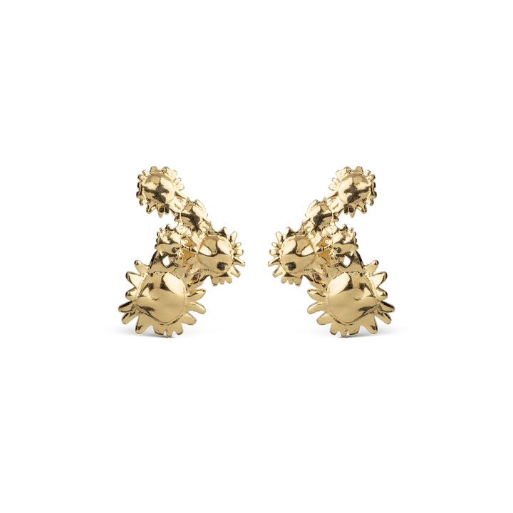 enamel sunshine field stud e417g-1 visar glänsande gyllene dubbar med solformade detaljer, modell e417g-1