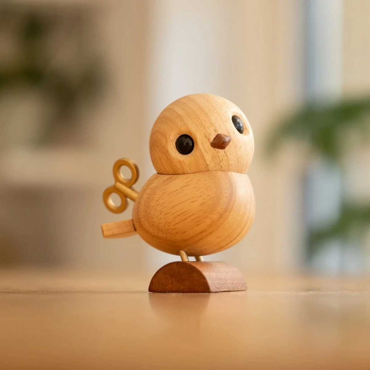 Fablewood HC Andersens näktergal, dekorativ fågelfigur i ljust trä med svarta ögon, modell 8002-1