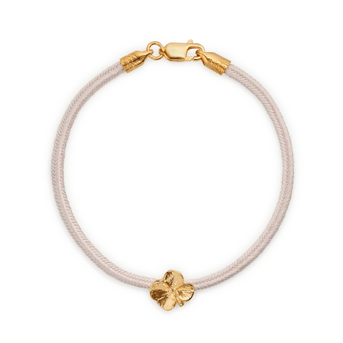 Flora Danica Fyrklöver Sidenarmband Rosa Guldpläterat, ljust sidenarmband med fyrklöverdetalj i guld. Modell 907-FLC-SILK-ROSE-G-001-1.