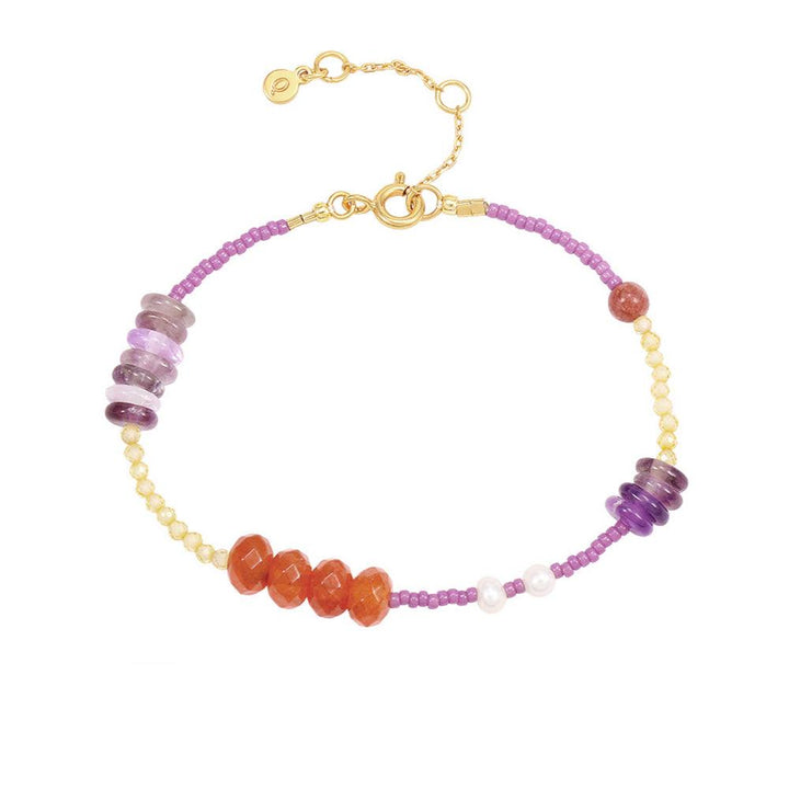 Hultquist Copenhagen Elsie Perle Armband med lila, orange och gula pärlor i en gyllene kedja. Modell S08585G-1