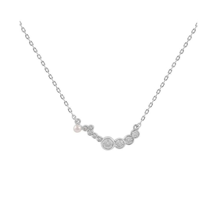 Hultquist Copenhagen Harper silverhalsband med zirconia, elegant kedja med klara stenar och pärldetalj. Modell 1S08606S-1