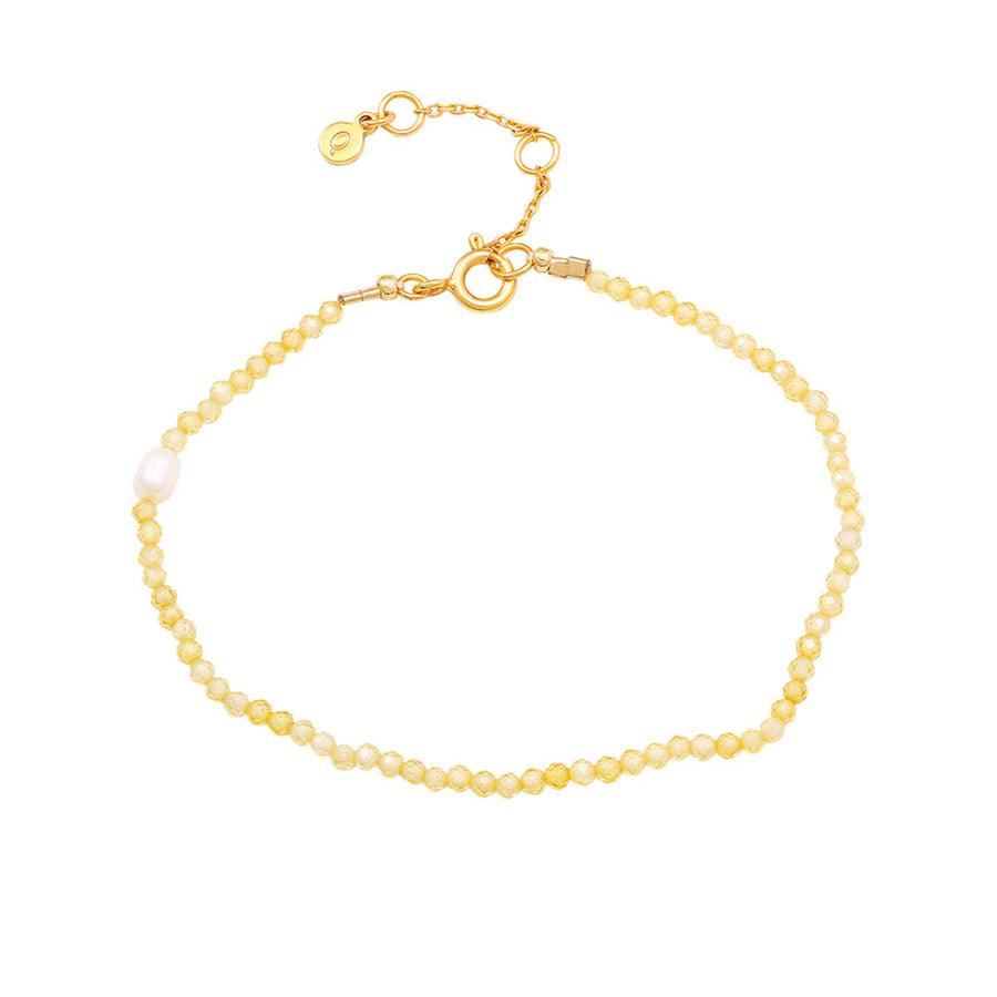 Hultquist Copenhagen Layla Pearl armband med små gula pärlor och en vit sötvattenspärla, modell S08595G-1.