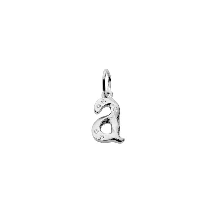 moon-alphabet-silver-pendant-letter-pendant-a-z visar ett silver bokstavshänge format som ett litet a med små gnistrande detaljer. Modell 2771c-001-1
