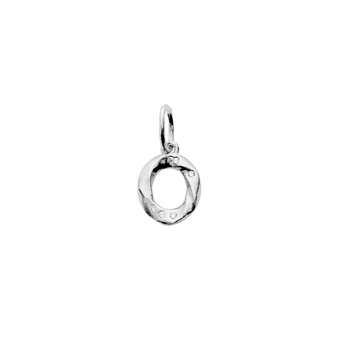 maanesten-alfabet-solv-vedhaeng-bogstavsvedhaeng-a-z viser rundt sølv bogstavsvedhæng O med blank overflade, Model 2771c-015-15