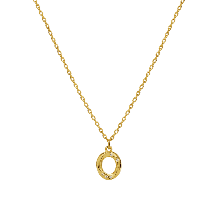 maanesten-alphabet-letter-halskaede-forgyldt-bogstavs-vedhaeng-a-z viser en forgyldt halskæde med bogstavvedhæng og små klare sten, Model 2744a-015-15