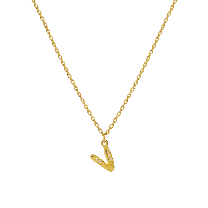 Maanesten Alphabet Letter halskæde forgyldt med V bogstavsvedhæng og små sten på enkel kæde. Model 2744a-021-21