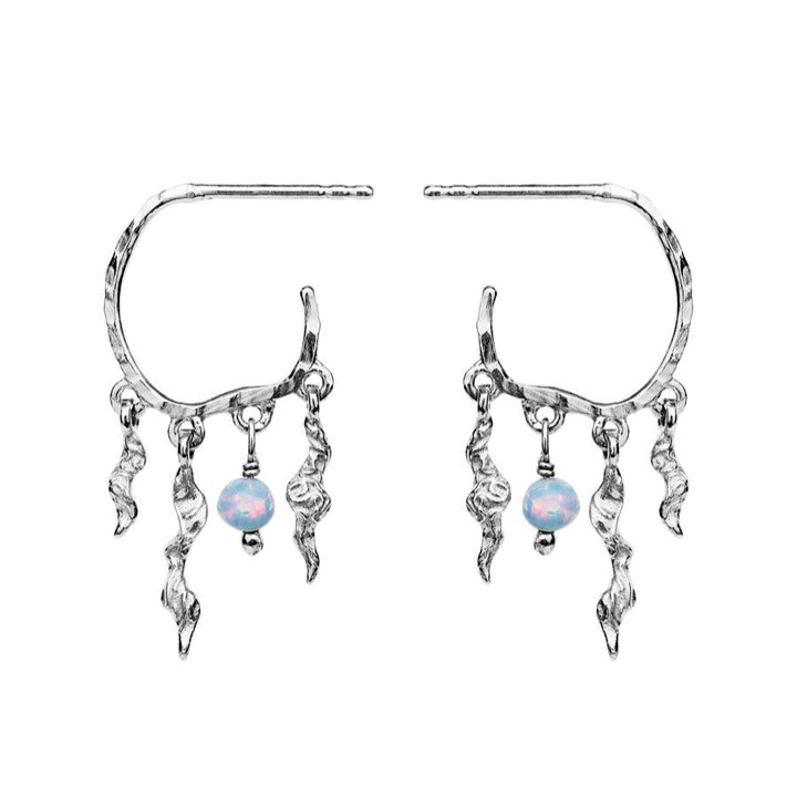 Maanesten Bayou Örhänge i silver med unik vågig design och färgad sten. Modell 9664c-9664c-1