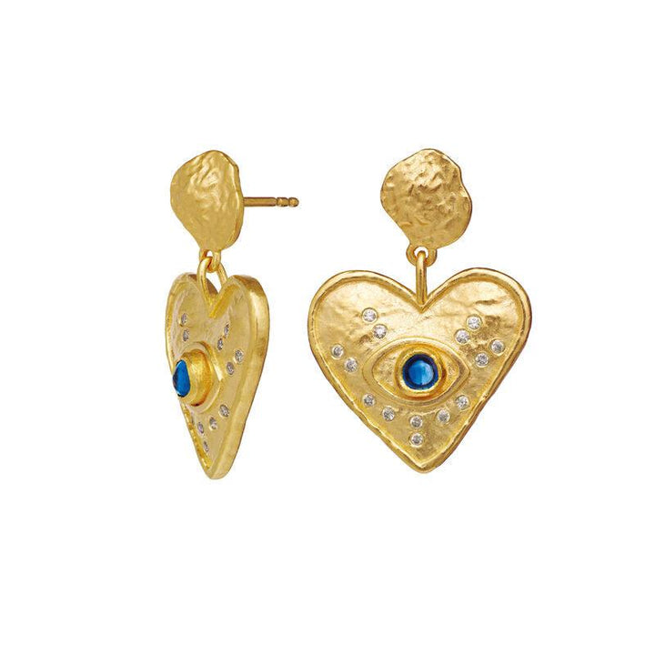 maanesten-konstantin-örhängen-i-guldpläterad-sol visas som matta hjärtformade örhängen med blå stenar och klara små stenar, modell 9850a-9850a-2