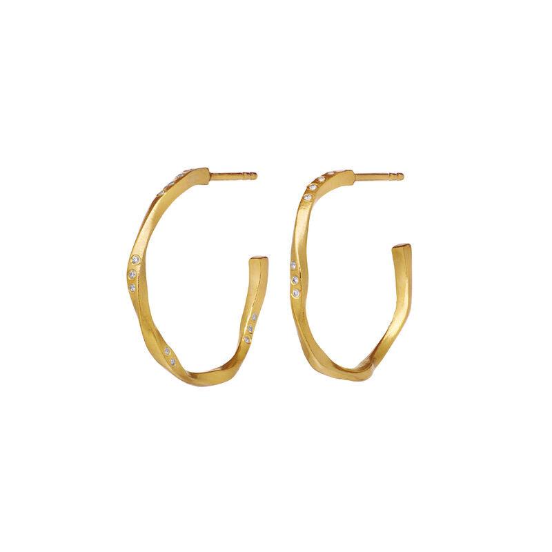 maanesten-echo-medium-hoops-23mm-guldpläterade visar eleganta gyllene ringar med diskreta klara stenar. Modell 9862a-9862a-1