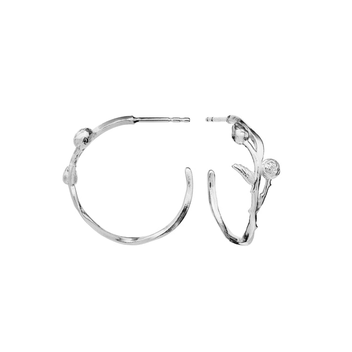 Maanesten Kalyna silverörhängen med ros visar en detaljerad, organisk design med små rosenknoppar. Modell 9993c-2