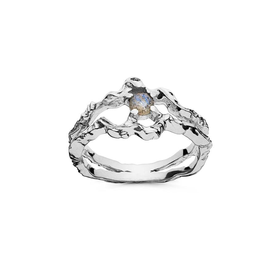 Moonstone Shelly Ring i silver med organisk form och liten blå sten, modell 4738c-4738c-001-1