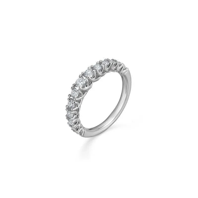 Mads Z 14 kt Crown Princess Ring hvidguld med funklende diamanter i elegant indfatning. Model 1641950-001.