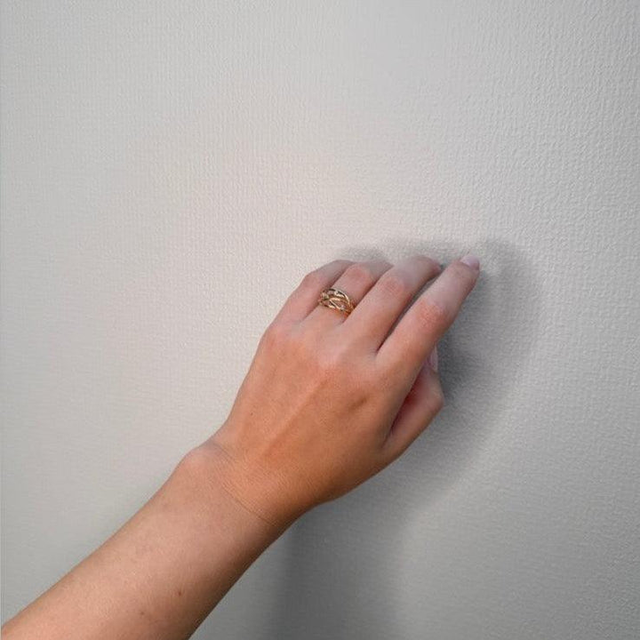 Mads Z 14kt Diamond Nest Ring 0,045ct W/SI bärs till hands, guldring med diamanter, modell 1541096-001.