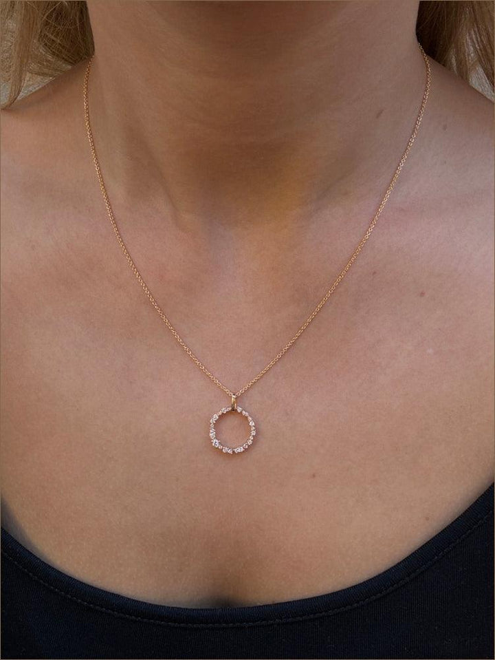 Mads Z 14kt Lucia hänge 0,30ct W SI vackert rund i guld med gnistrande diamanter, modell 1531054-2.