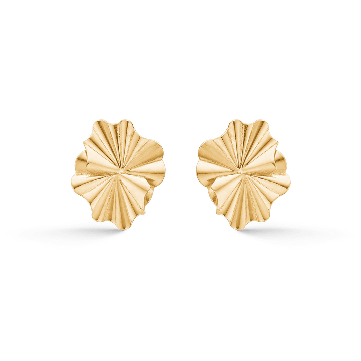 Mads Z Amelie örhängen i 8 karats guld med matt och vågig blommig design. Modell 3310119-1