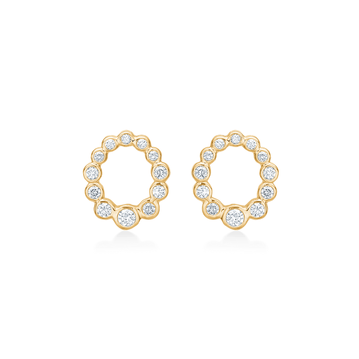 Mads Z Auroras Kiss örhängen i 14 karat guld med diamanter, cirkulära örhängen i guld, modell 1511115-1.