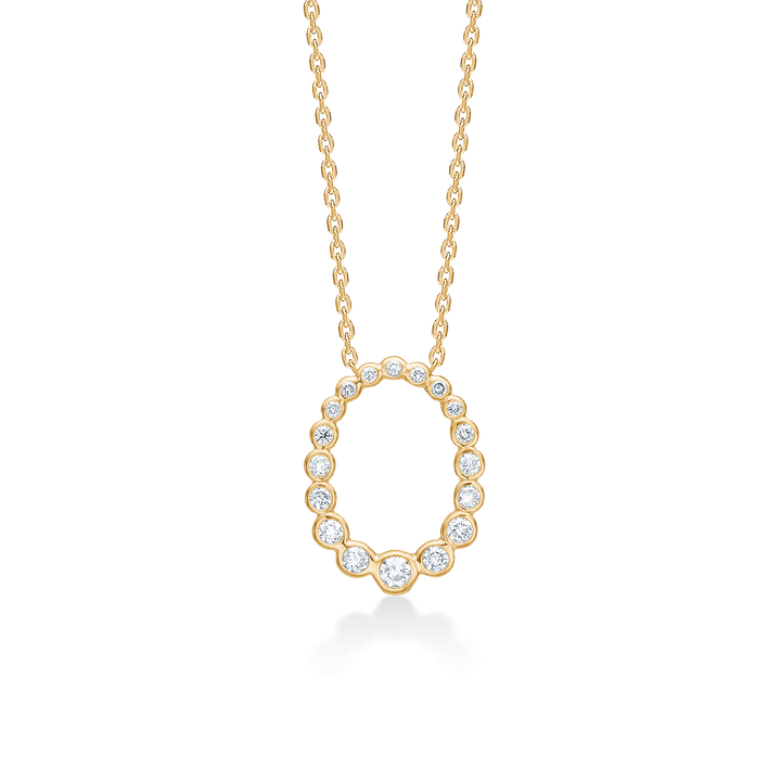 Mads Z Auroras Kiss 14kt guldhänge med diamanter, oval design på fin kedja. Modell 1531115.