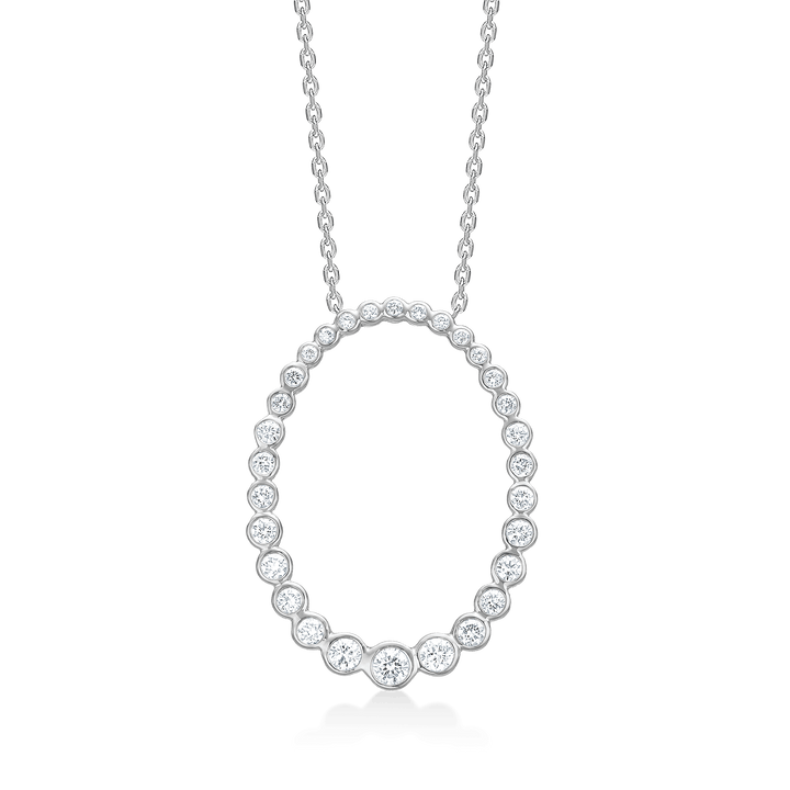 Mads Z Auroras Kiss silverhalsband med vit topas, ovalt hänge i facetterad stil. Modell 2126116-1