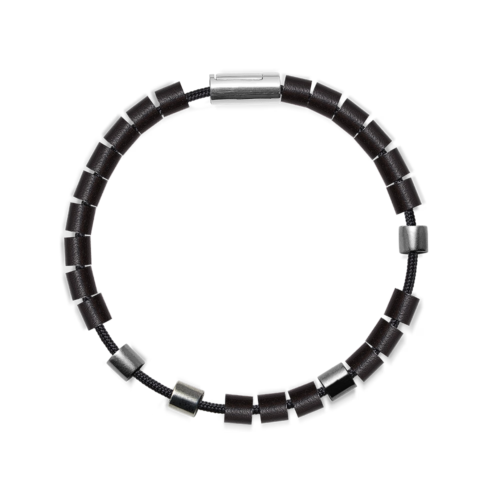 Mads Z Black Sun Trestles Armband med svarta läderlänkar och silverdetaljer, modell 5159030-001