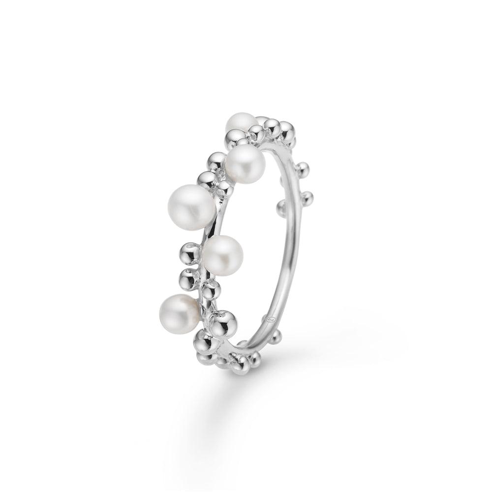 Mads Z Bubbles n Pearls silverring med vita pärlor och bubbeldesign, modell 2143166-001-1