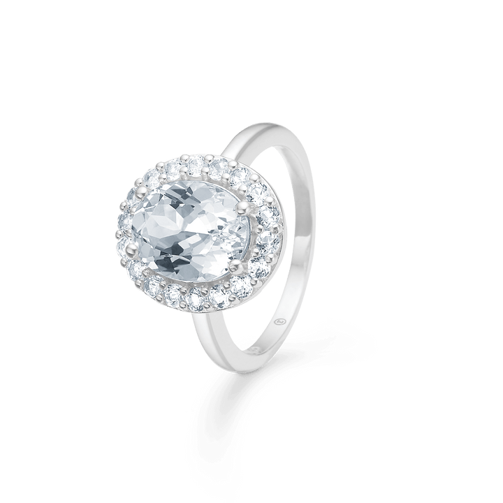 Mads Z Celestial by Medina Solv Ring Oval med vit topas, elegant silverring med stor oval klar sten och små stenar runt om. Modell 3146901-001.