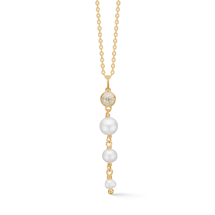 Mads Z Dome 14kt guldhänge med små diamanter och tre vita odlade pärlor. Modell 1533010-1