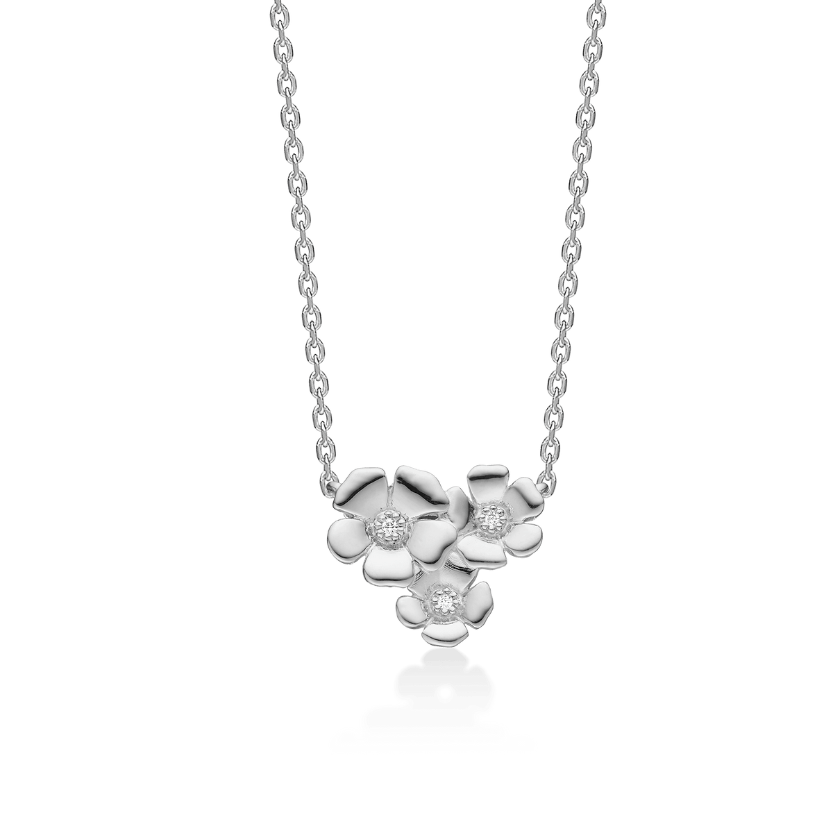 Mads Z Fleur silverhalsband med tre blomhängen i blank silverfinish. Modell 2126108-1