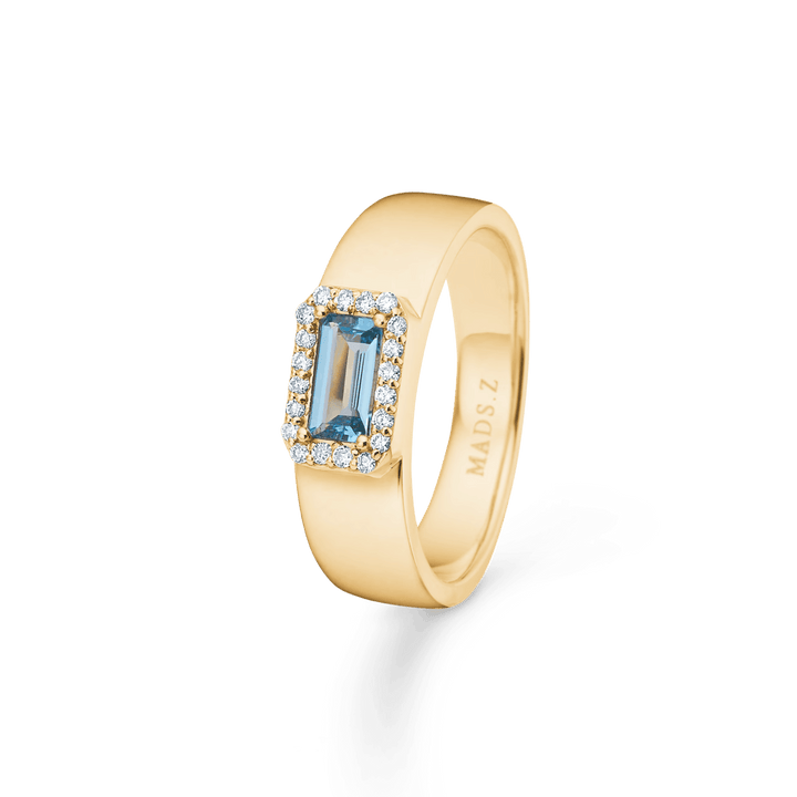 Mads Z Indigo ring i 14 karat guld med rektangulär ljusblå topas och diamanter, modell 1546191-001-1.