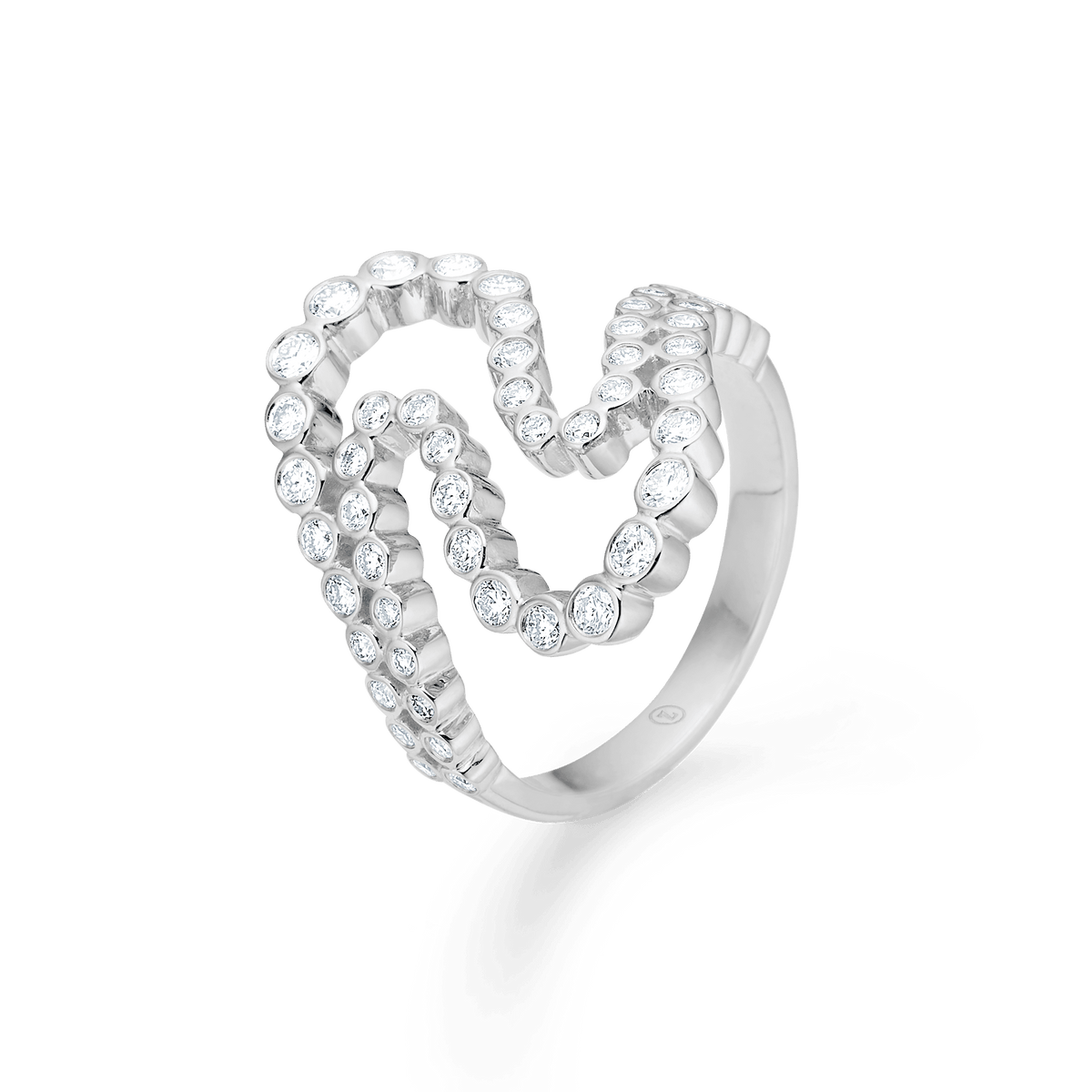 Mads Z Mira silverring med vit topas, elegant öppen hjärtform dekorerad med gnistrande stenar. Modell 2146129-001.