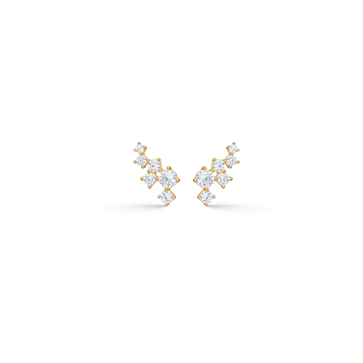 Mads Z Noemi guldörhängen med zirconia, eleganta örhängen med klara stenar på vit bakgrund. Modell 3317064.